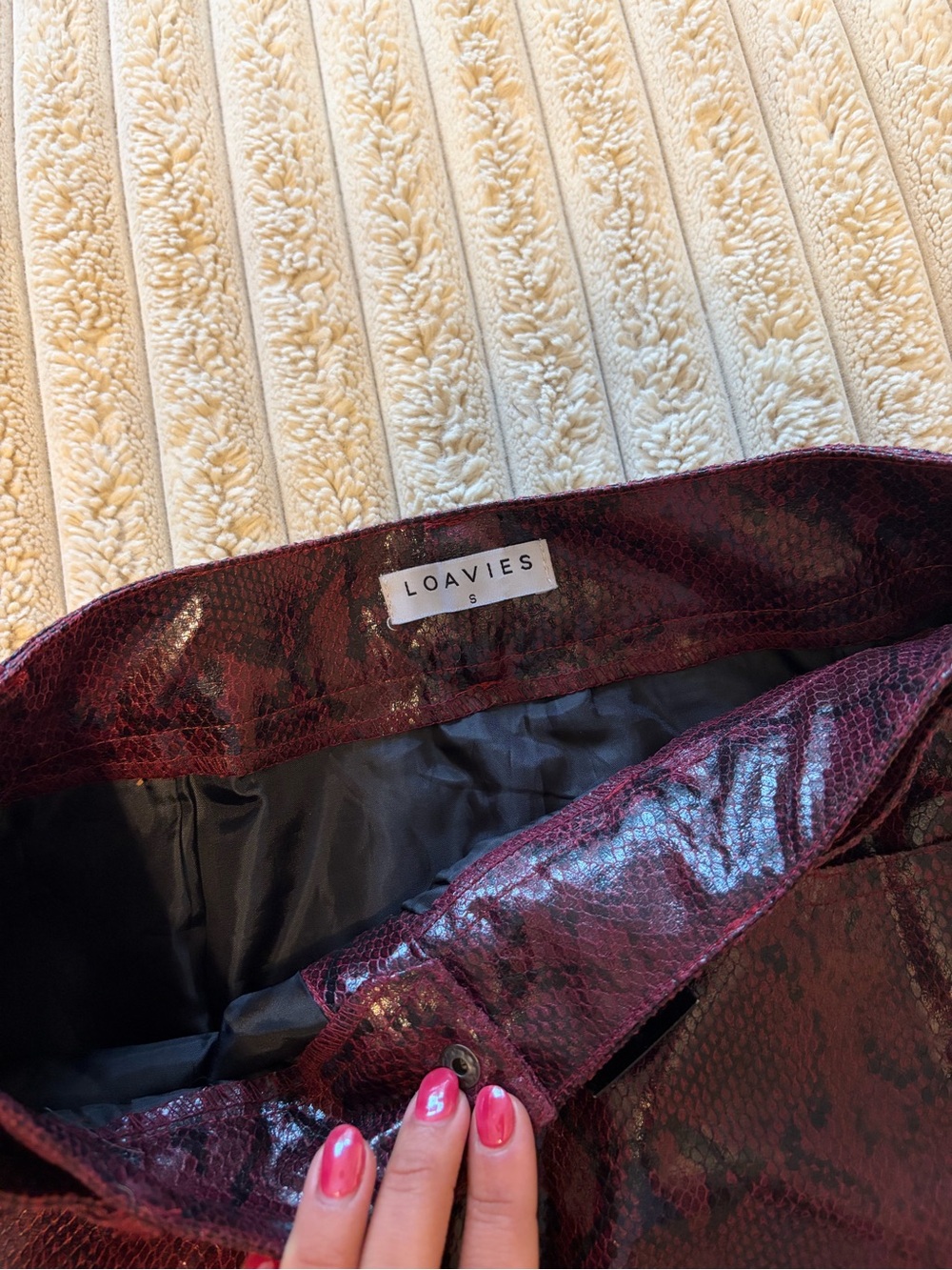 High-Shine Burgundy Snake-Print Pencil Skirt with Belt - Picture 4 of 4